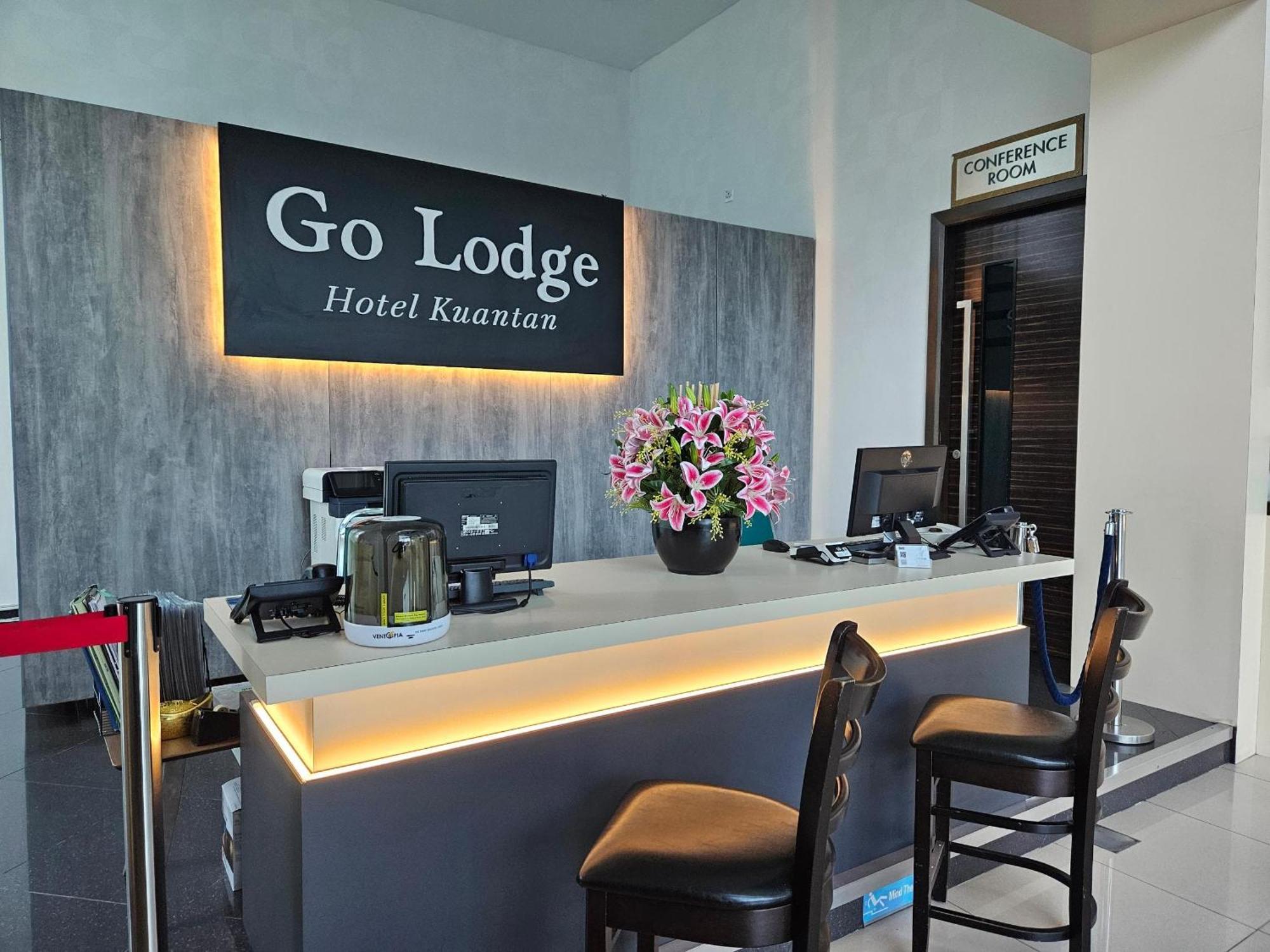 Go Lodge Hotel Куантан Экстерьер фото